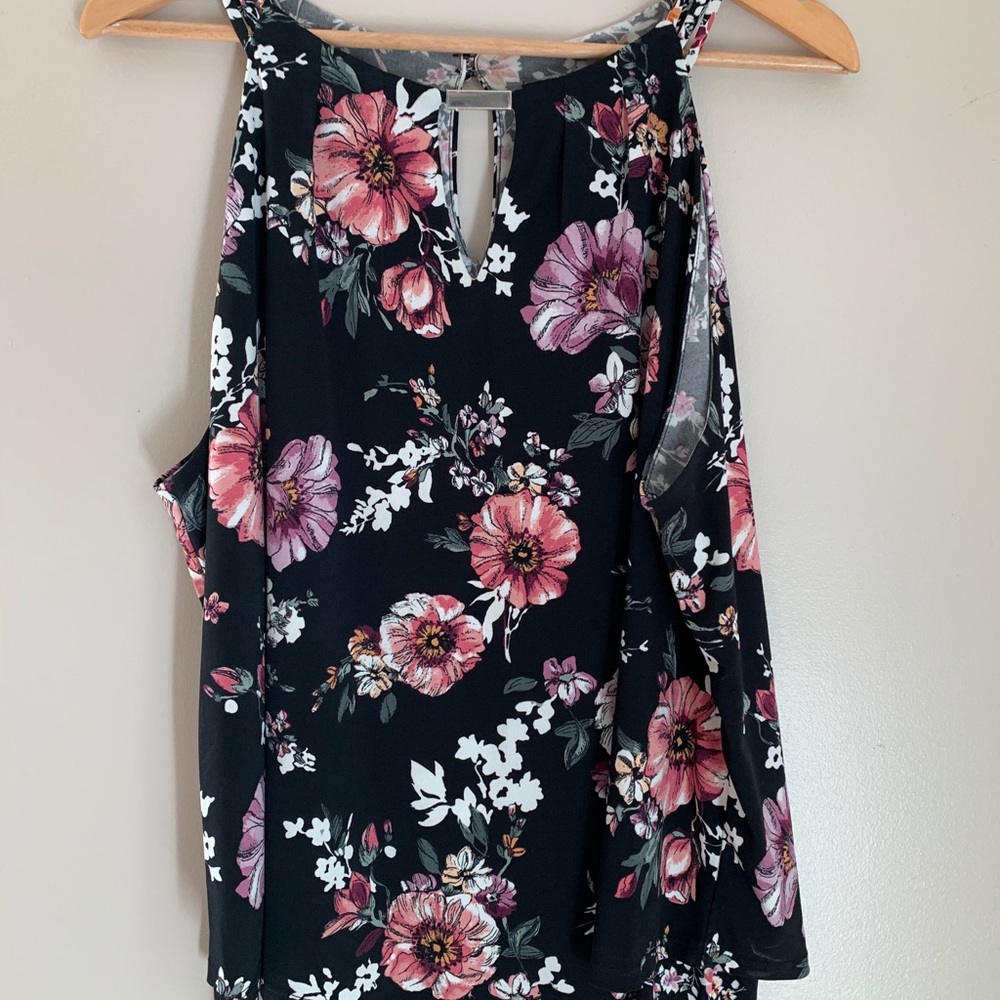 White House Black Market keyhole tank